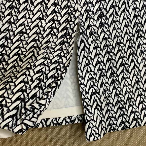 BANANA REPUBLIC Black and White Geometric Woven Pencil Skirt, Size S - Picture 2 of 9